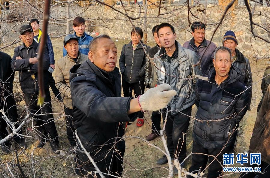 （新華全媒頭條·圖文互動(dòng)）（8）鍛造領(lǐng)航復(fù)興的中流砥柱——寫(xiě)在“不忘初心、牢記使命”主題教育即將啟動(dòng)之際