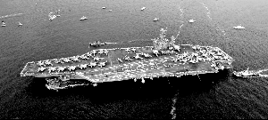 2008年9月25日，日本橫須賀軍港，原定部署在橫須賀基地的核動(dòng)力航母“喬治·華盛頓”號(hào)入港。資料圖