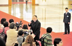 復(fù)出李長江低調(diào)參會婉拒采訪 稱未準備好提案