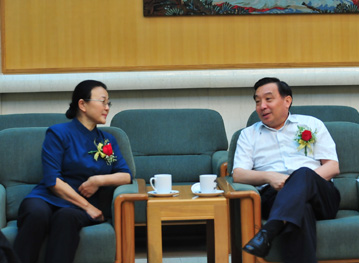 中宣部副部長(zhǎng)，中央外宣辦、國(guó)務(wù)院新聞辦主任王晨同志(右)人民日?qǐng)?bào)社副總編輯馬利同志