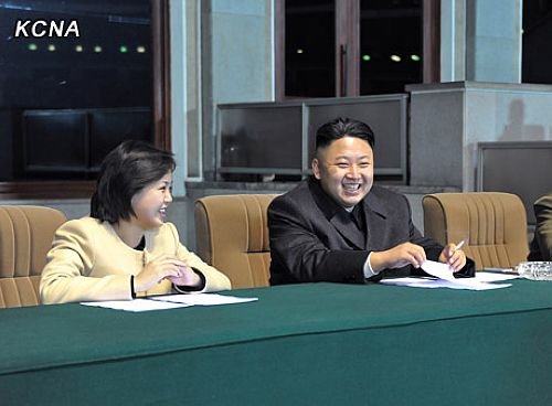 朝鮮最高領(lǐng)導(dǎo)人金正恩10月29日攜夫人李雪主兩次公開亮相。資料圖