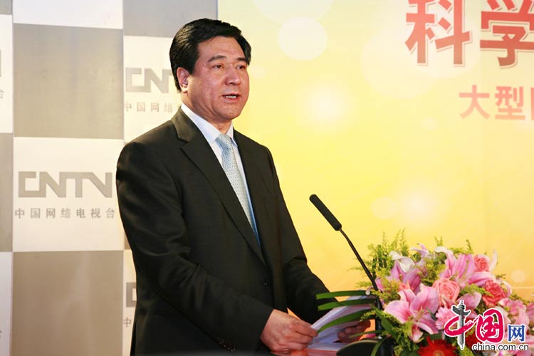  11月6日，由中央宣傳部、國家發(fā)展改革委、解放軍總政治部、北京市委主辦，中國網(wǎng)絡(luò)電視臺(tái)承辦的“科學(xué)發(fā)展　成就輝煌”大型圖片展覽網(wǎng)上展館6日起與廣大網(wǎng)友見面。圖為中宣部副部長申維辰同志講話。 中國網(wǎng) 李佳攝影