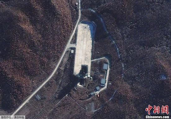 當(dāng)?shù)貢r間12月1日，朝鮮宇宙空間技術(shù)委員會發(fā)言人說，朝鮮將于本月10日至22日間發(fā)射衛(wèi)星。圖為國外媒體近日公布的俯瞰朝鮮衛(wèi)星發(fā)射場照片。