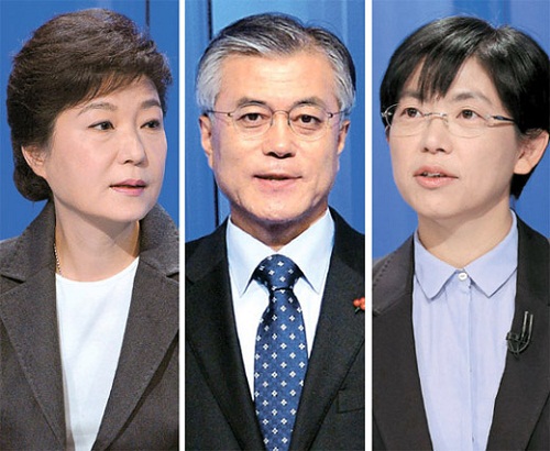 從左至右依次為樸槿惠、文在寅、李正姬