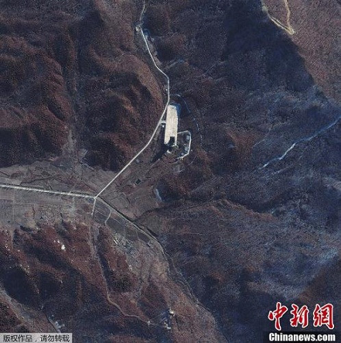 當(dāng)?shù)貢r間12月1日，朝鮮宇宙空間技術(shù)委員會發(fā)言人說，朝鮮將于本月10日至22日間發(fā)射衛(wèi)星。圖為國外媒體近日公布的俯瞰朝鮮衛(wèi)星發(fā)射場照片。