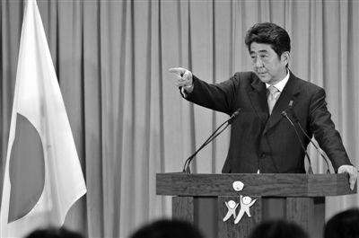 17日，東京自民黨總部大樓，安倍晉三勝選后召開新聞發(fā)布會(huì)。