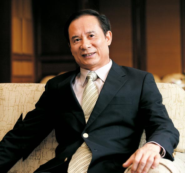 全國(guó)政協(xié)委員、星河灣董事長(zhǎng)黃文仔有此一說(shuō)，稱調(diào)控房?jī)r(jià)要從調(diào)控地價(jià)開(kāi)始