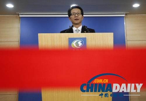 韓國統(tǒng)一部長(zhǎng)官柳吉在26日發(fā)表政府聲明說，決定將滯留在開城園區(qū)的韓方人員全部撤回。