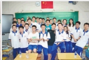 湖南師大附中最牛班18班，26人被保送北大清華，圖為部分學(xué)生合影。