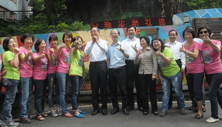 尤權(quán)走訪(fǎng)臺(tái)北忠順社區(qū) 對(duì)社區(qū)建設(shè)經(jīng)驗(yàn)連連稱(chēng)贊