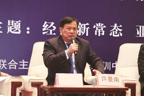 近日，“亞洲財富論壇第五屆年會”在北京國家會議中心舉行。匹克集團董事長許景南受邀出席，圍繞“經(jīng)濟新常態(tài)、亞洲新機遇”這一主題同亞洲各領(lǐng)域的優(yōu)秀領(lǐng)導(dǎo)者們展開深度探討，并憑借在推動匹克品牌及市場國際化方面的卓越表現(xiàn)，獲得“亞洲國際化影響力人物”殊榮。