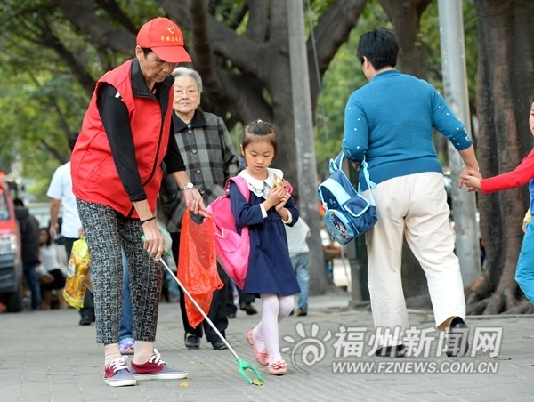 為白發(fā)志愿者點贊！青運白發(fā)志愿者平均年齡55歲