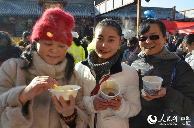 網(wǎng)絡(luò)媒體走轉(zhuǎn)改：古城萬(wàn)人慶臘八 粥香暖心迎新年【4】