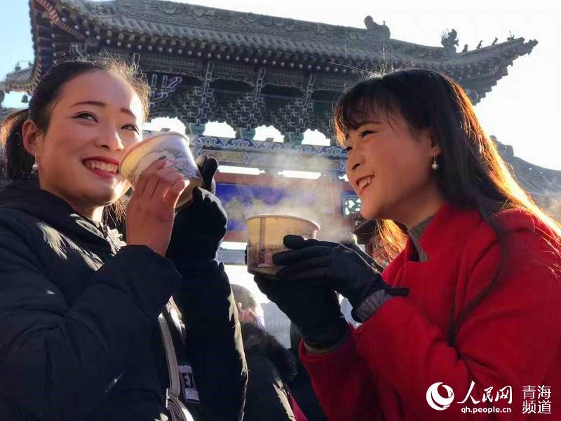 網(wǎng)絡(luò)媒體走轉(zhuǎn)改：古城萬(wàn)人慶臘八 粥香暖心迎新年【8】