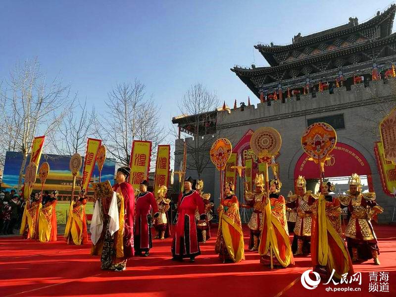網(wǎng)絡(luò)媒體走轉(zhuǎn)改：古城萬(wàn)人慶臘八 粥香暖心迎新年【11】