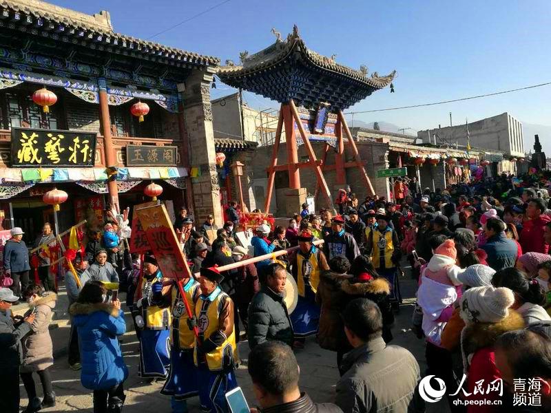 網(wǎng)絡(luò)媒體走轉(zhuǎn)改：古城萬(wàn)人慶臘八 粥香暖心迎新年【20】