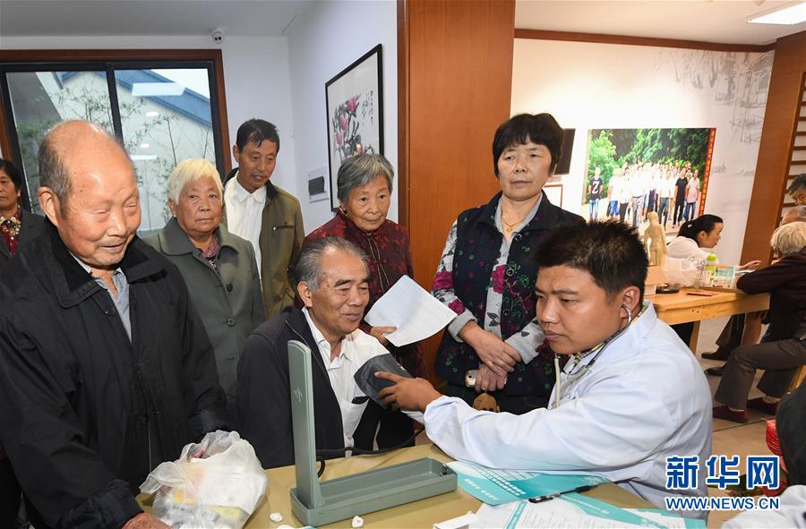 （新華全媒頭條·十九大特別報(bào)道·圖文互動(dòng)）（9）為了全體人民對美好生活的追求——從黨的十九大看黨始終不渝的奮斗目標(biāo)