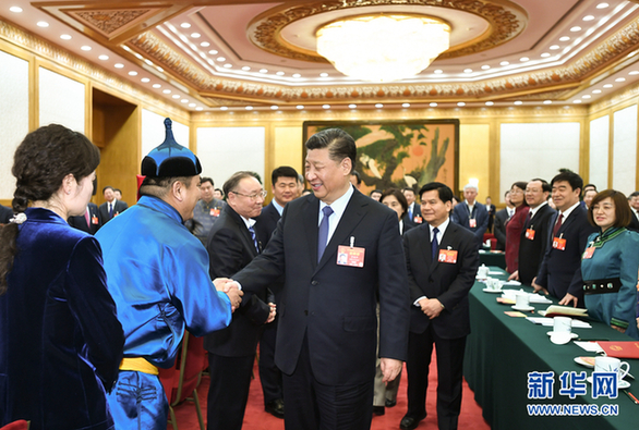 3月5日，中共中央總書記、國家主席、中央軍委主席習(xí)近平參加十三屆全國人大二次會議內(nèi)蒙古代表團(tuán)的審議。 新華社記者 謝環(huán)馳 攝