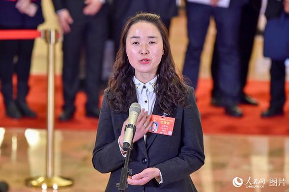 全國人大代表、甘肅省徽縣隴上莊園淘寶店負(fù)責(zé)人梁倩娟。