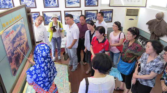 省婦聯(lián)干部瞻仰惠女水庫(kù)、參觀群眾路線檔案圖片展