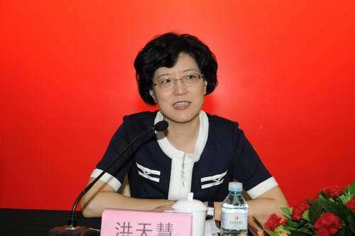 全國(guó)婦聯(lián)副主席、書記處書記洪天慧在開(kāi)班儀式上致辭