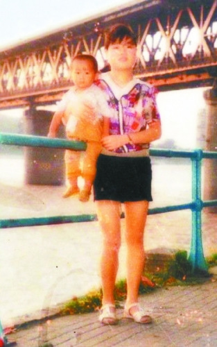 皮興娣母子照片。