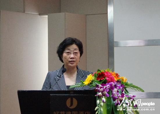 全國(guó)婦聯(lián)黨組成員、書記處書記崔郁在研討會(huì)中發(fā)言