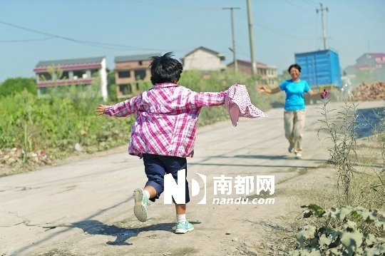 “我們希望回歸到正常的軌道中，她還是個(gè)小女孩，請(qǐng)大家不要將她捧得太高，這樣孩子會(huì)飄飄然。”