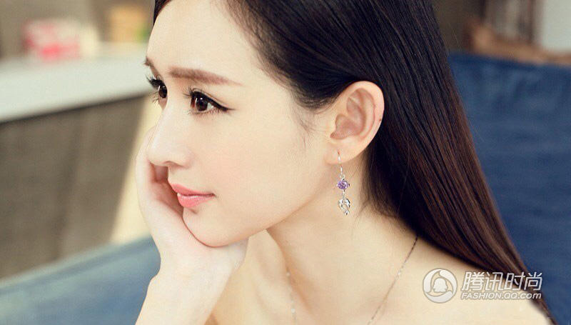 90后嫩模酷似翻版楊冪 堅(jiān)稱(chēng)從未整容