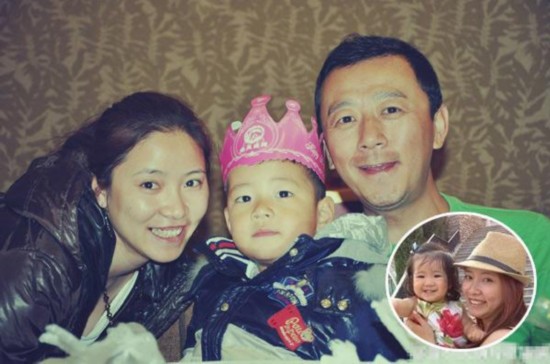 “爸爸”郭濤也帶著兒子火了一把，而小石頭哥哥也是憨厚可愛，在節(jié)目上無意中透露出家有親妹，但對(duì)此郭濤毫無遮掩，轉(zhuǎn)身就承認(rèn)了自己還有個(gè)小女兒，太太李燃在家做全職太太，照顧兩個(gè)孩子，想必是無應(yīng)對(duì)“超生”的煩惱。
