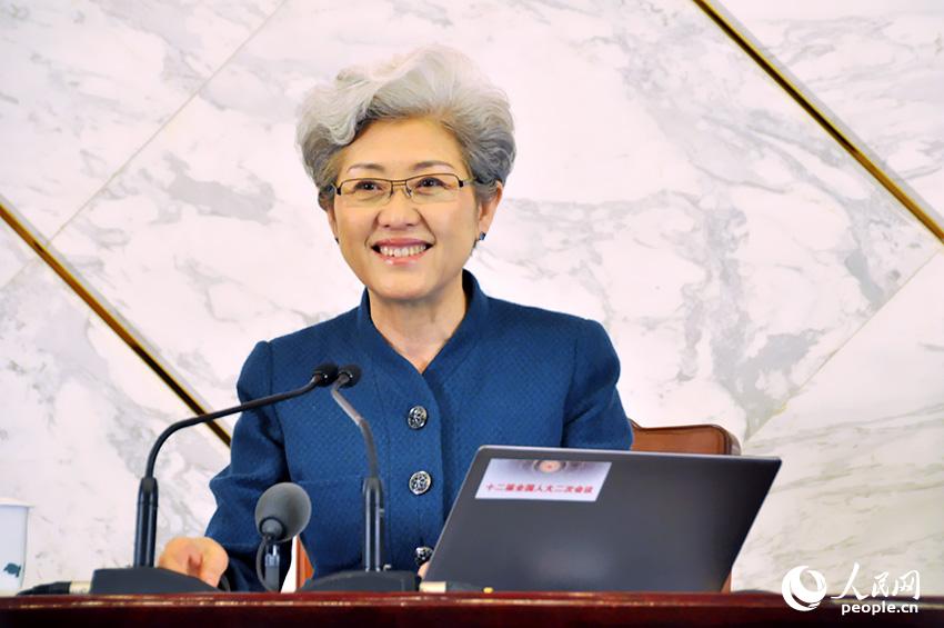 全國(guó)人大會(huì)議女發(fā)言人傅瑩。人民網(wǎng)記者 趙健 攝影