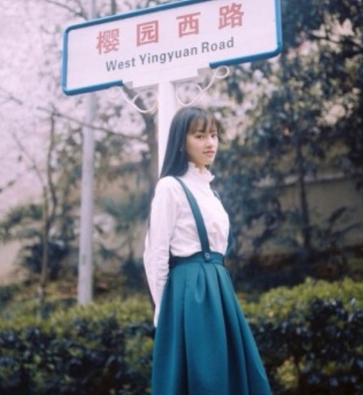 雪糕?；ňW(wǎng)絡(luò)走紅 盤點意外走紅的高校美女（組圖）