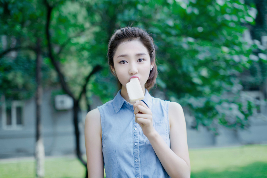 雪糕?；ňW(wǎng)絡(luò)走紅 盤點意外走紅的高校美女（組圖）