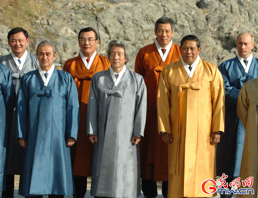 最炫民族風(fēng)！盤點(diǎn)歷年APEC峰會(huì)領(lǐng)導(dǎo)人特色服裝秀