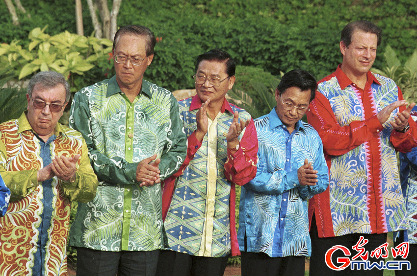 最炫民族風(fēng)！盤點(diǎn)歷年APEC峰會(huì)領(lǐng)導(dǎo)人特色服裝秀