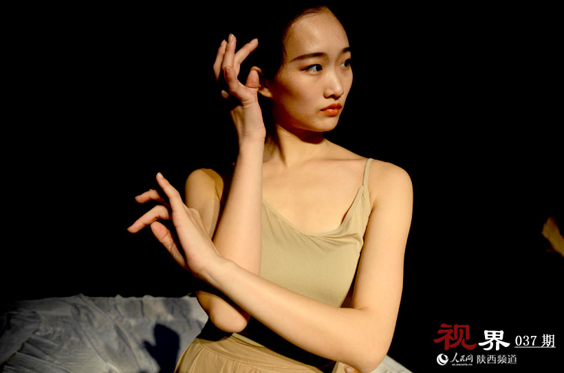 除了要有扎實(shí)的舞蹈基本功外，還需掌握理論知識(shí)，具有靈活的邏輯思維能力、敏銳的洞察力、超強(qiáng)的想象力、記憶力、模仿能力。